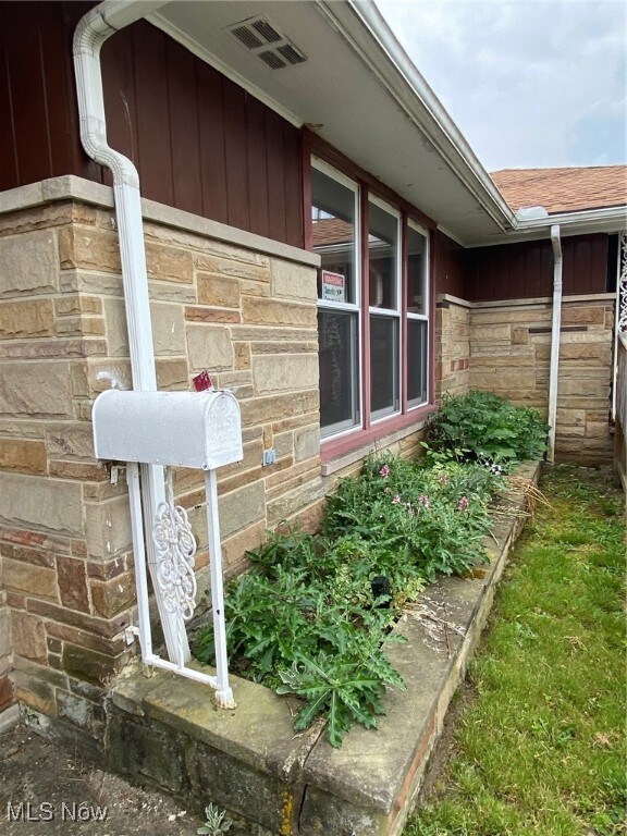 16706 Myrtle Ave, Cleveland, OH 44128 - photo 3