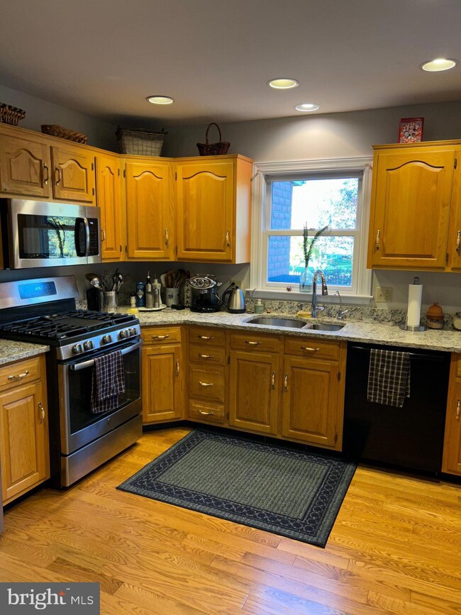 11115 Mahogany Dr, Hagerstown, MD 21742 - photo 2