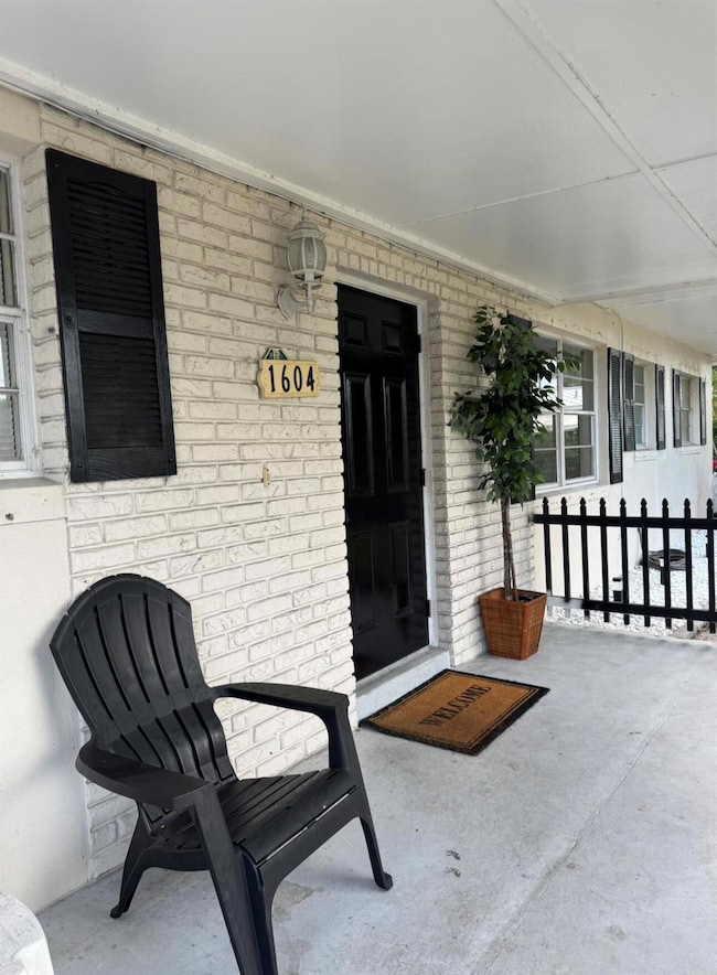 1604 SE Apache Ave, Stuart, FL 34994 - photo 2