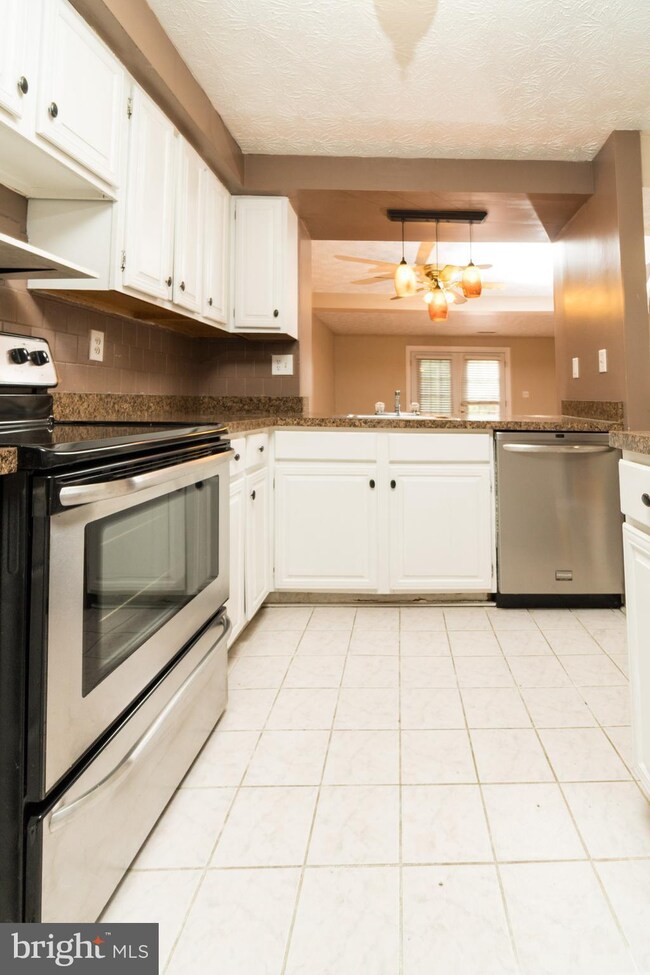 16 Stillwood Cir, Nottingham, MD 21236 - photo 3