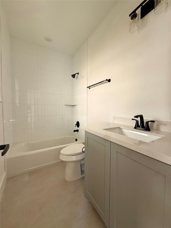 1st floor ensuite bath *actual photo