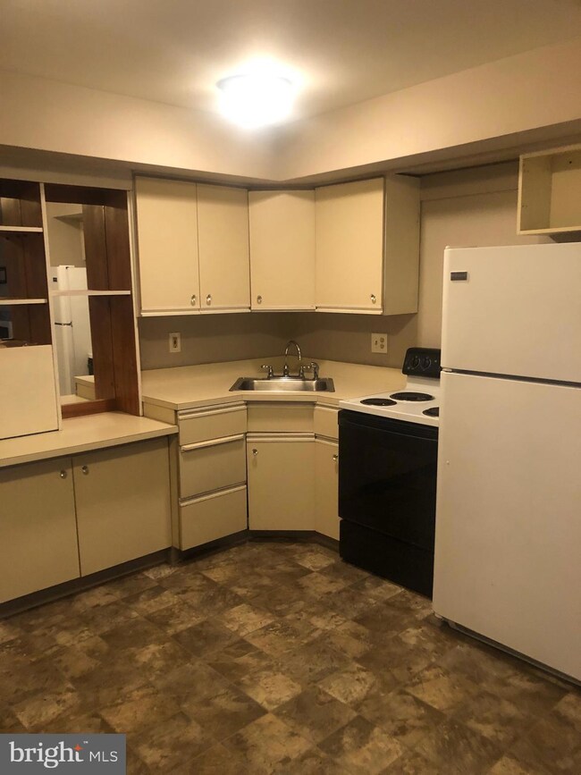 907 Berwyck Ct, Sicklerville, NJ 08081 - photo 6