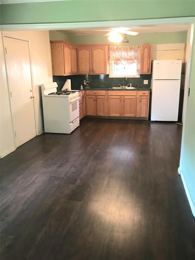 312 Wanda Way, Hurst, TX 76053 - photo 3