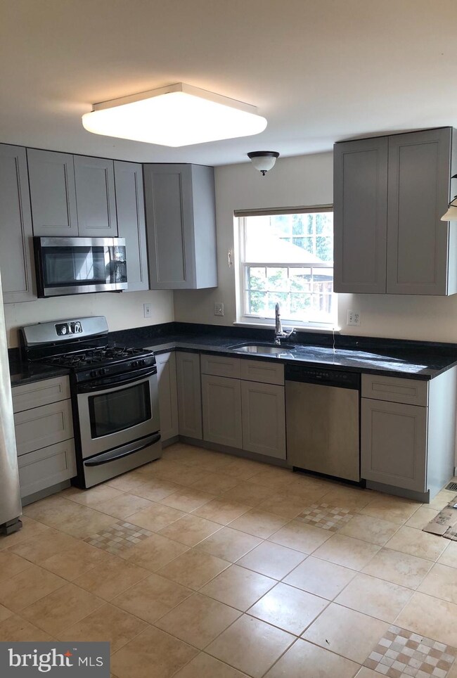 1802 Tiger Lily Cir unit 80, Woodbridge, VA 22192 - photo 3