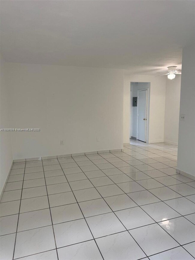 8040 Tatum Waterway Dr unit 3, Miami Beach, FL 33141 - photo 6