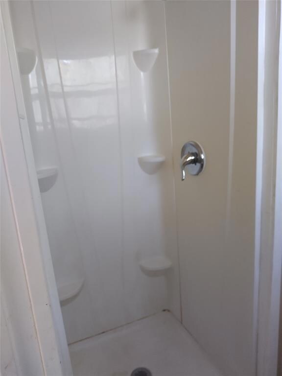 1209 Briarwood Dr, Cleburne, TX 76033 - photo 6