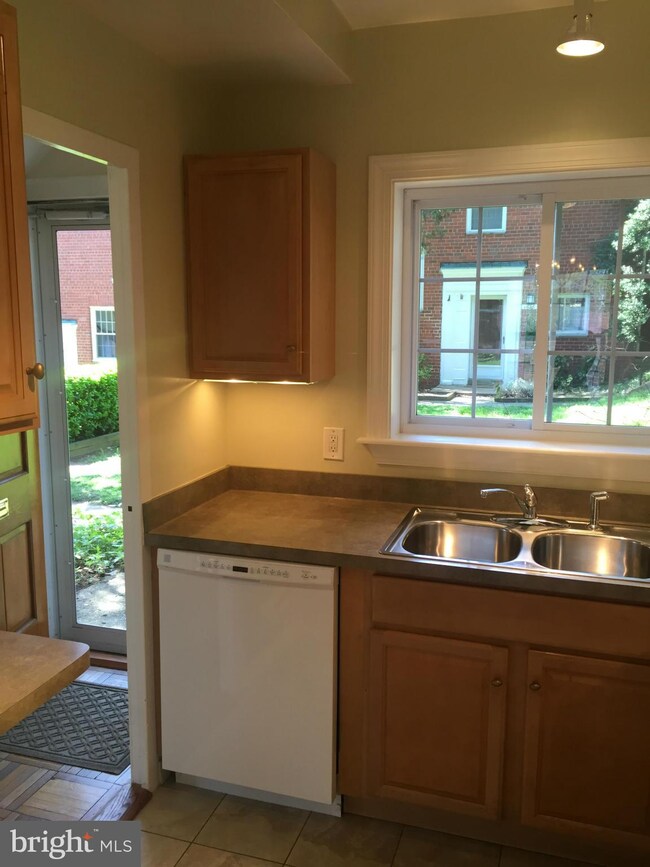 1624 Mount Eagle Place, Alexandria, VA 22302 - photo 4