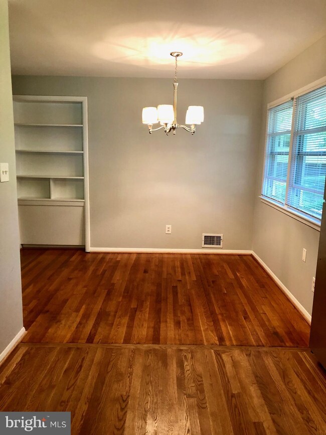 13212 Turkey Branch Pkwy, Rockville, MD 20853 - photo 2