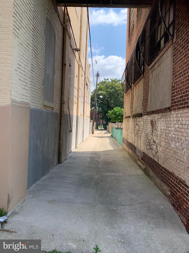 1720 Llewelyn Ave, Baltimore, MD 21213 - photo 7