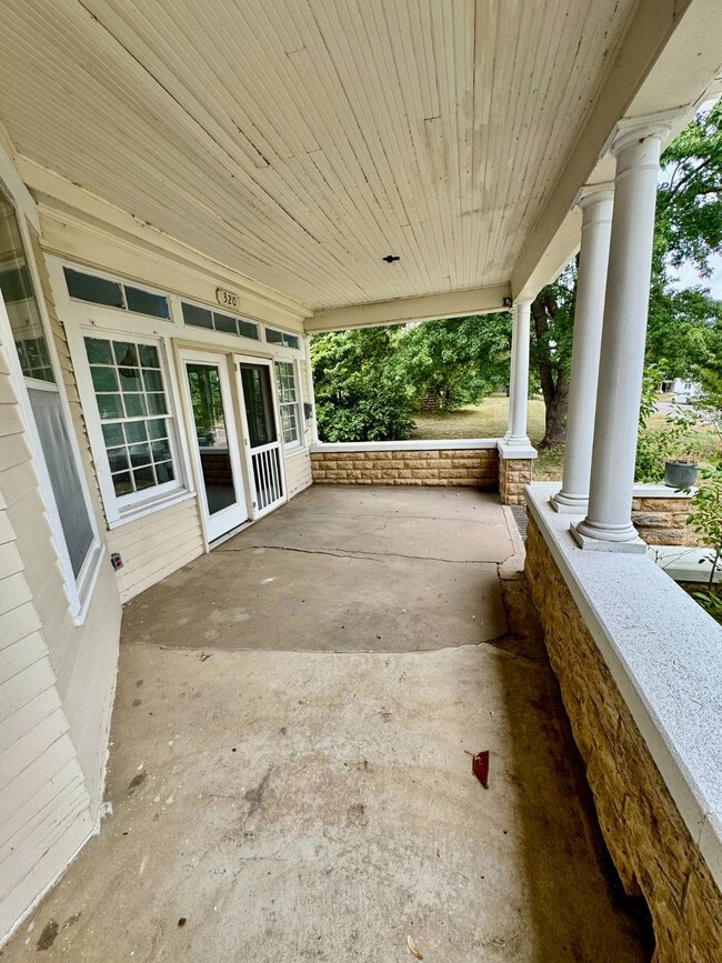320 W 8th St, Concordia, KS 66901 - photo 7
