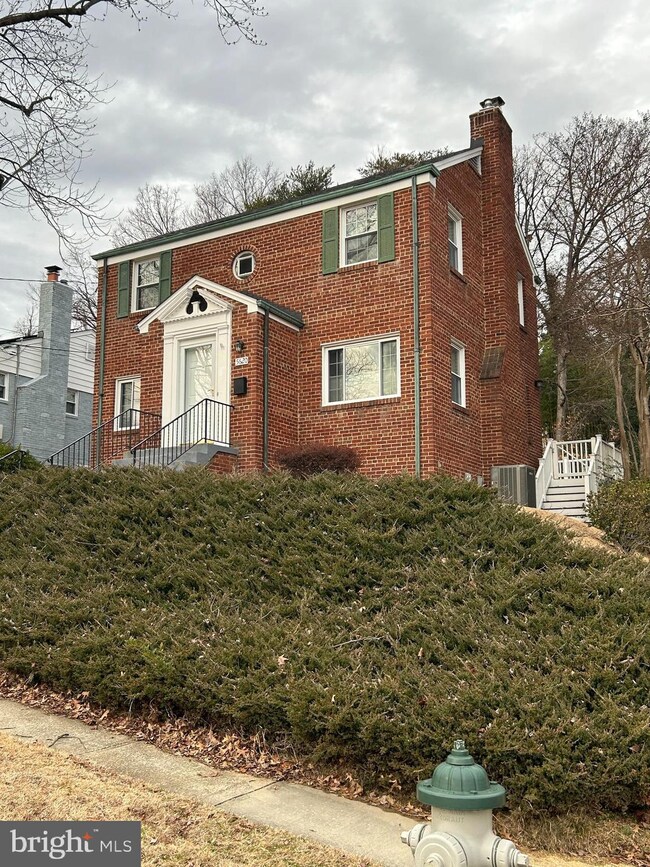 5620 Hawthorne St, Cheverly, MD 20785 - photo 2