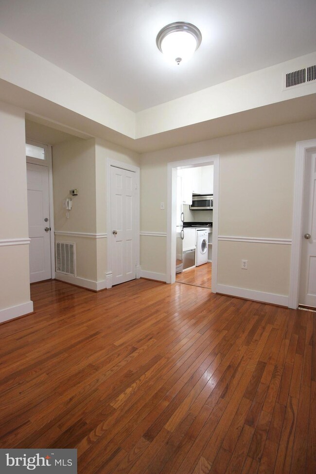 3237 N St NW unit 15, Washington, DC 20007 - photo 3
