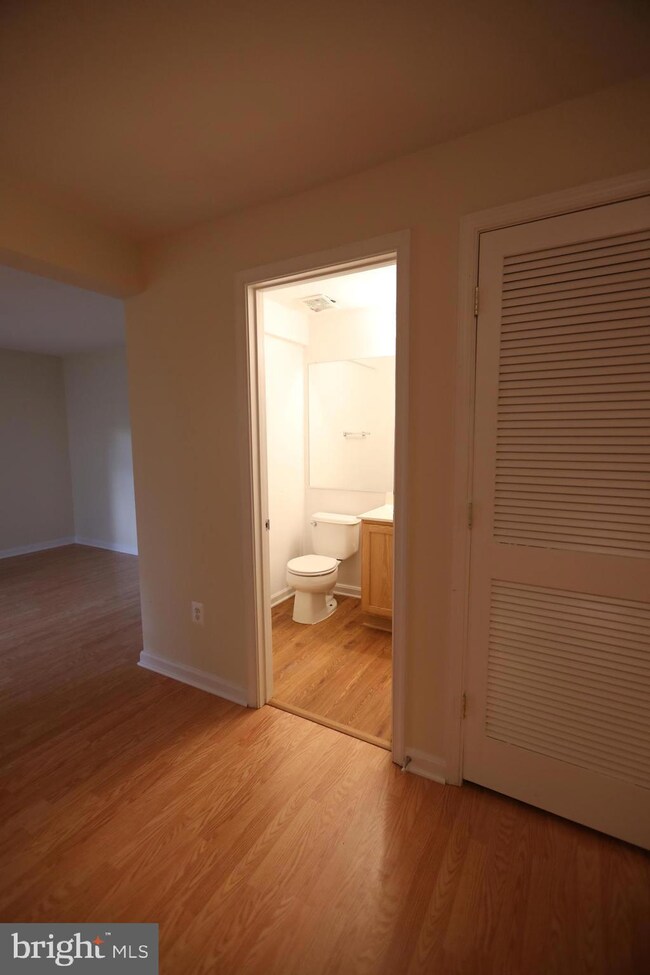 21251 Owls Nest Cir, Germantown, MD 20876 - photo 6