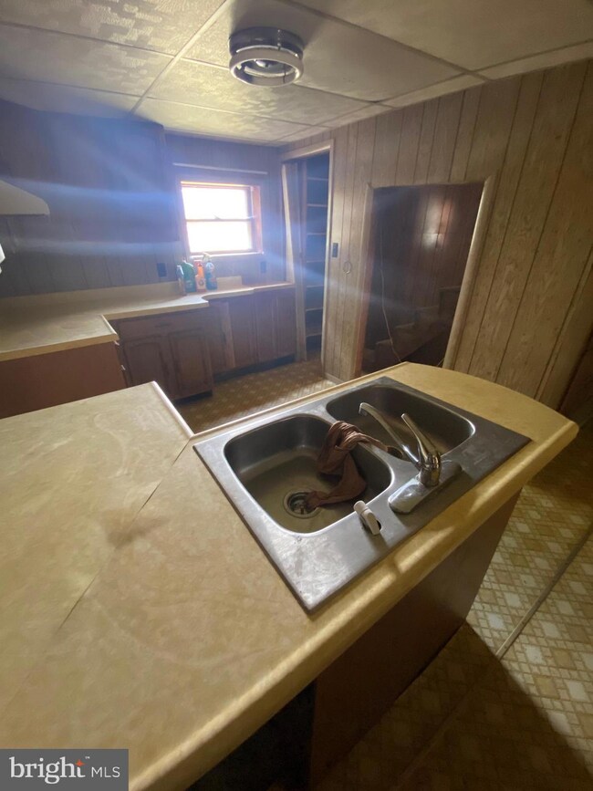 402 Winchester Ave, Moorefield, WV 26836 - photo 7