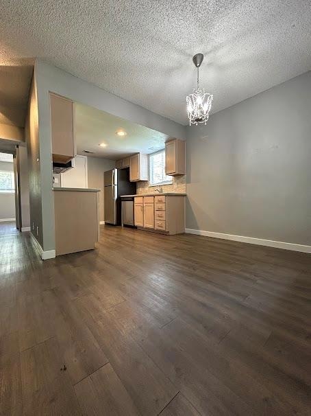 Kitchen with appliances with stainless steel fini