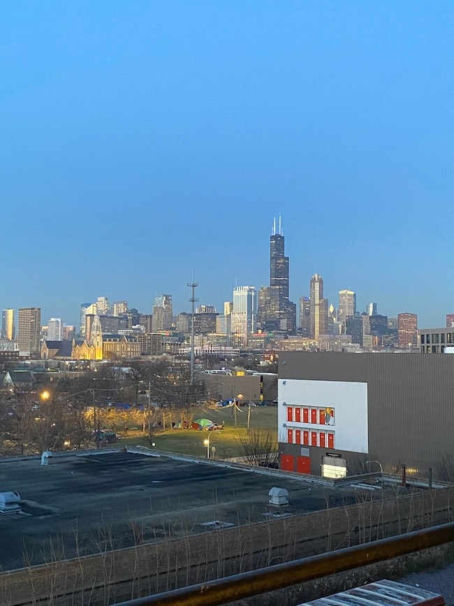 University Station unit 611, Chicago, IL 60608 - photo 5