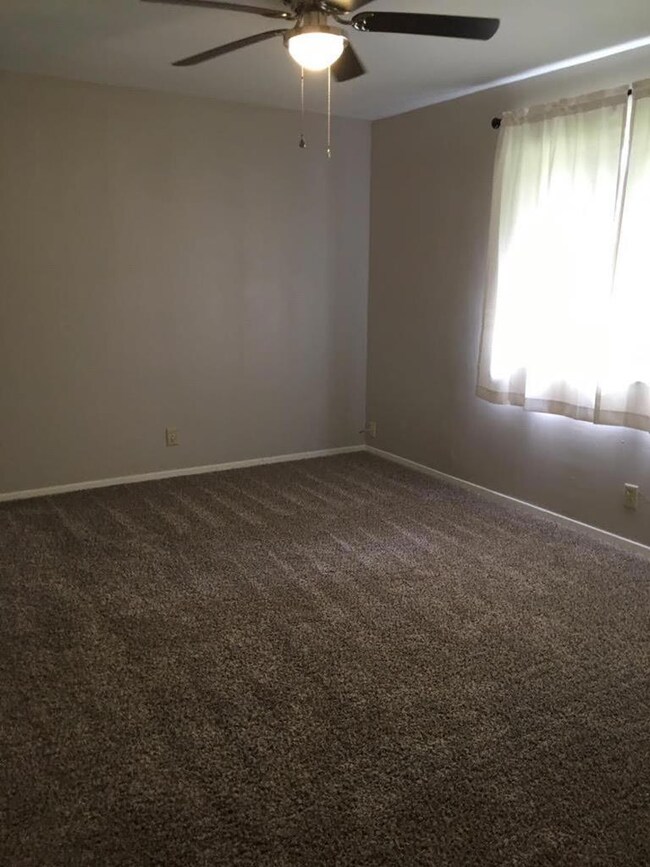 2416 10th St, Bay City, TX 77414 - photo 5