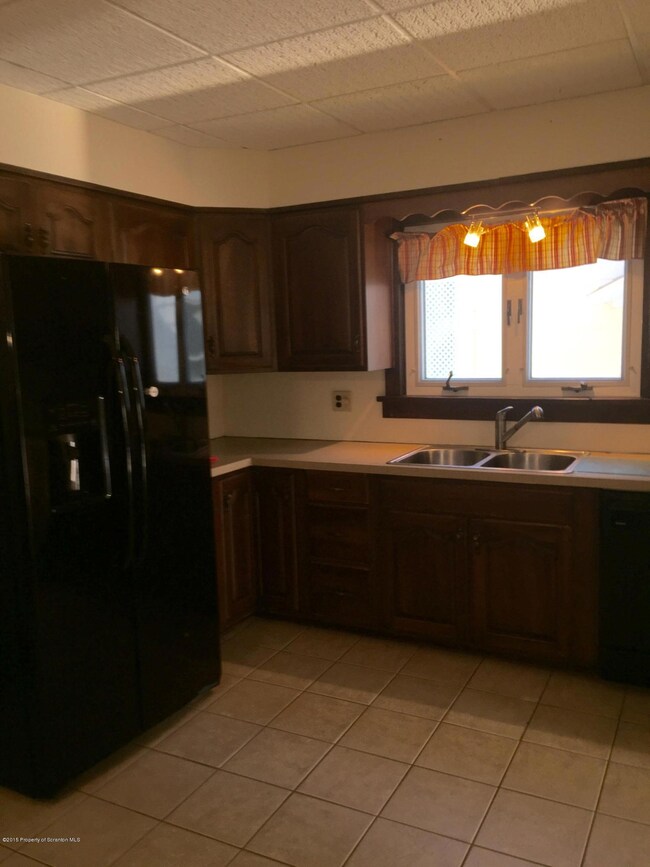 404 Bowman St, Scranton, PA 18519 - photo 4