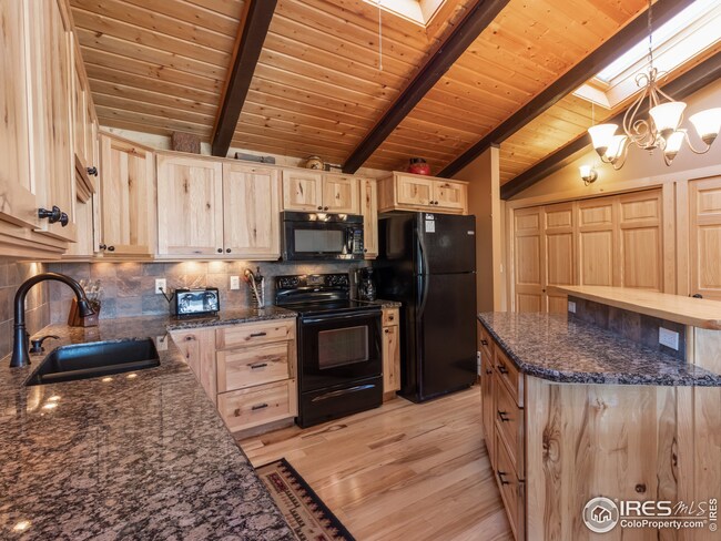 Large island for extra counter space