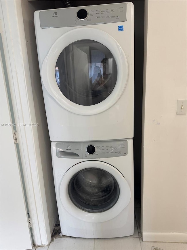 2522 NE 184th Terrace, North Miami Beach, FL 33160 - photo 4