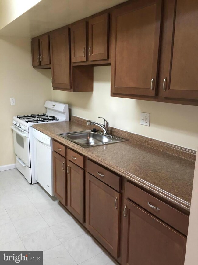 5206 Newton St unit T-1, Bladensburg, MD 20710 - photo 5