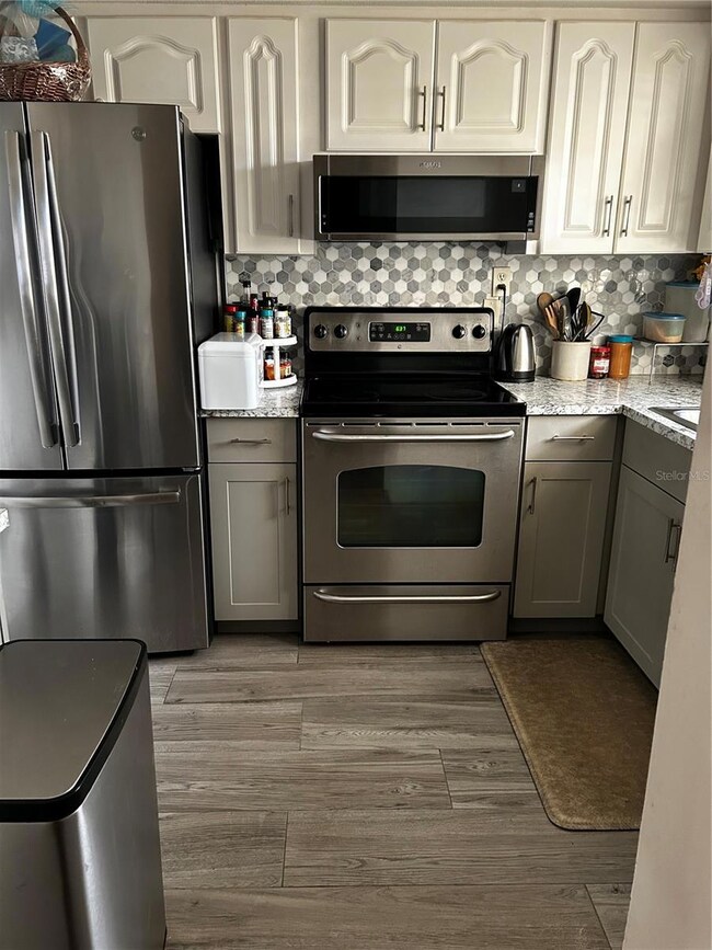 5059 Live Oak Cir unit B, Bradenton, FL 34207 - photo 3