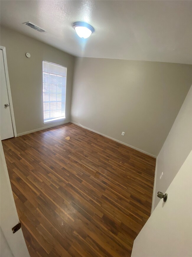 5814 Mackinaw St, Houston, TX 77053 - photo 2