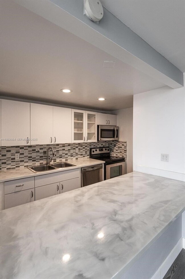 854 NW 87th Ave unit 504, Miami, FL 33172 - photo 4