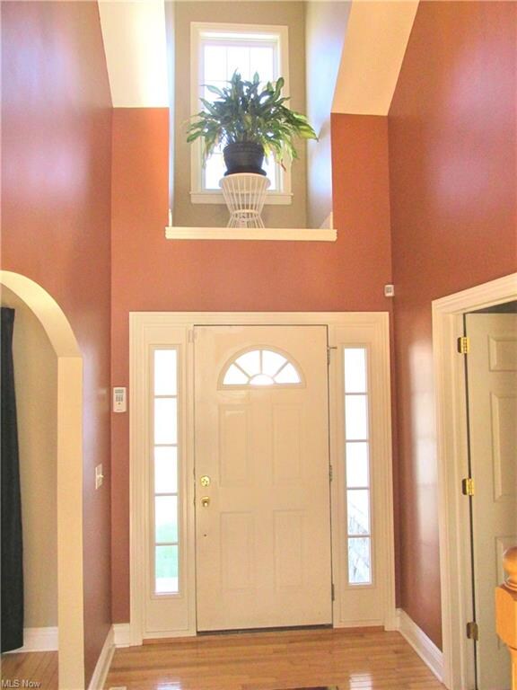 2 Story Foyer with Plant Landing/Window