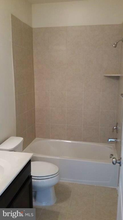 9052 Chynoweth St, Lorton, VA 22079 - photo 6