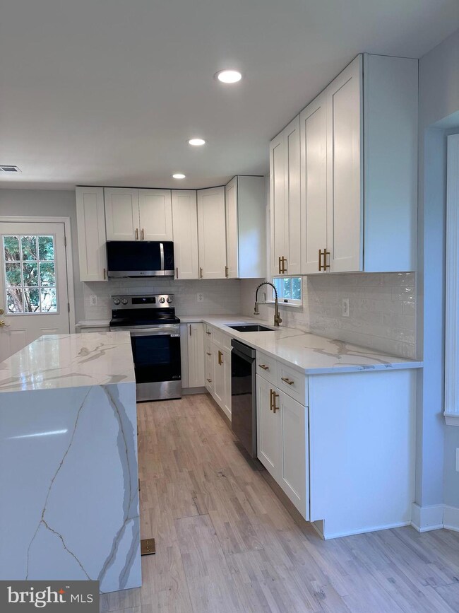 6204 Otter Run Rd, Clifton, VA 20124 - photo 2