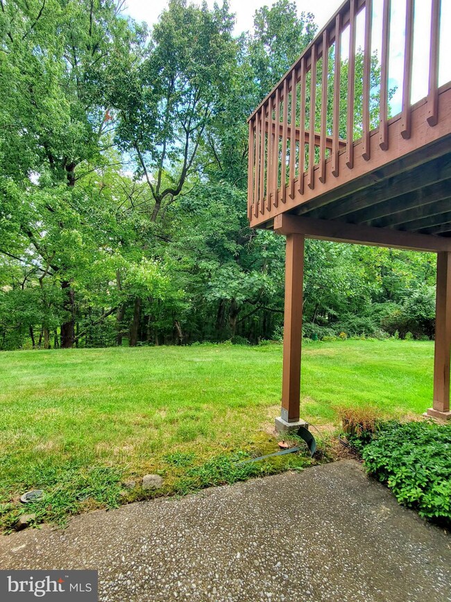 520 Bassett Ln, Norristown, PA 19403 - photo 4