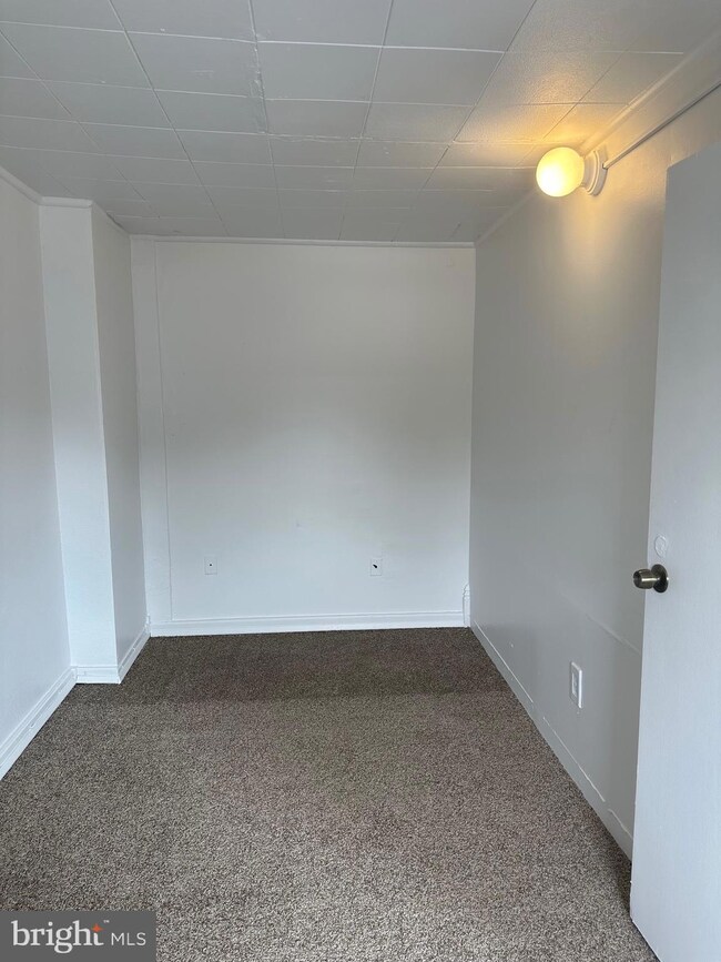 542 N 4th St, Allentown, PA 18102 - photo 5