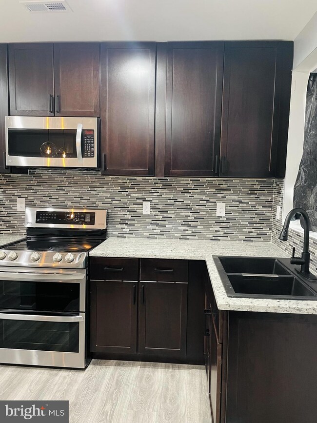 910 N Streeper St, Baltimore, MD 21205 - photo 3