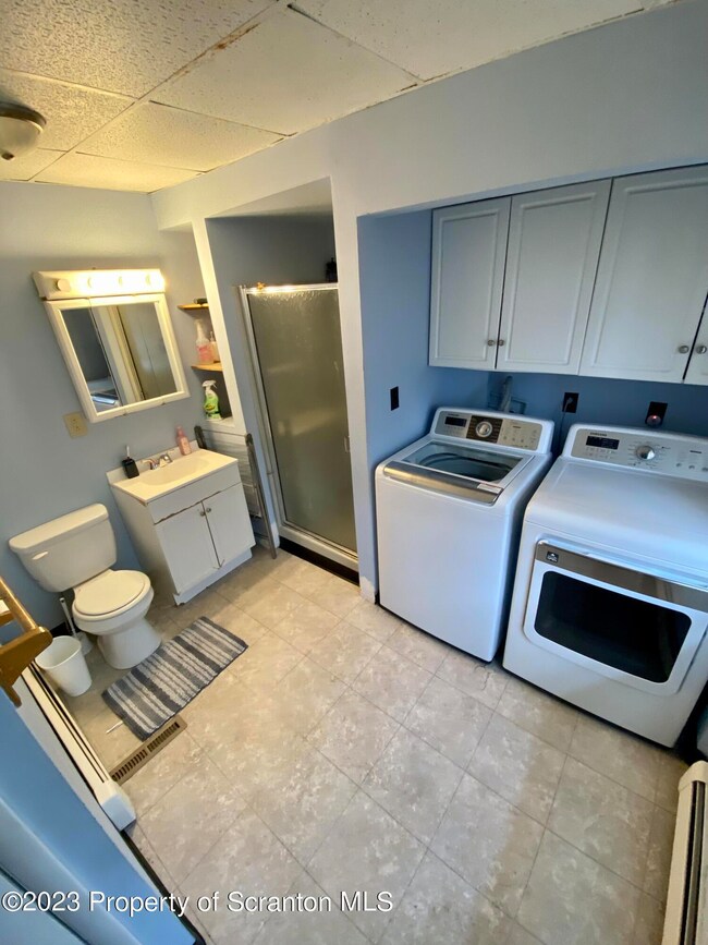 1107 Snyder Ave, Scranton, PA 18504 - photo 6