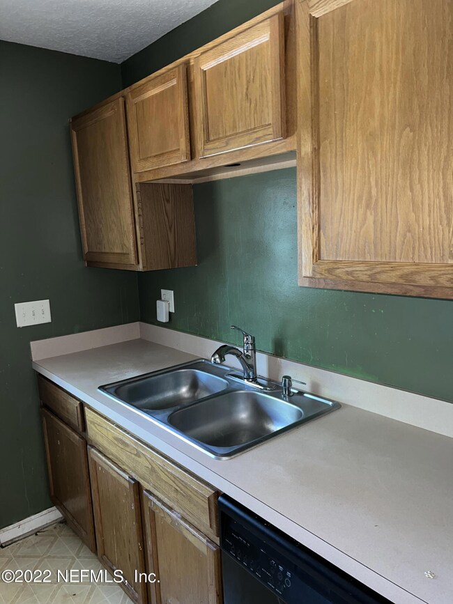 7087 Oakwood Dr, Jacksonville, FL 32211 - photo 6