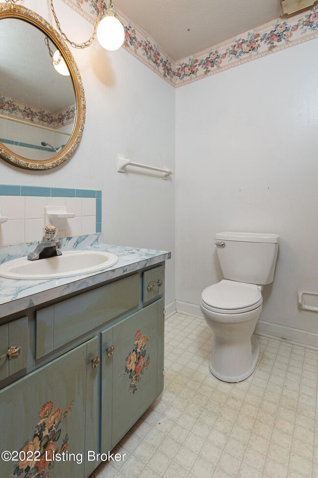 305 Ford Dr, Mount Washington, KY 40047 - photo 7