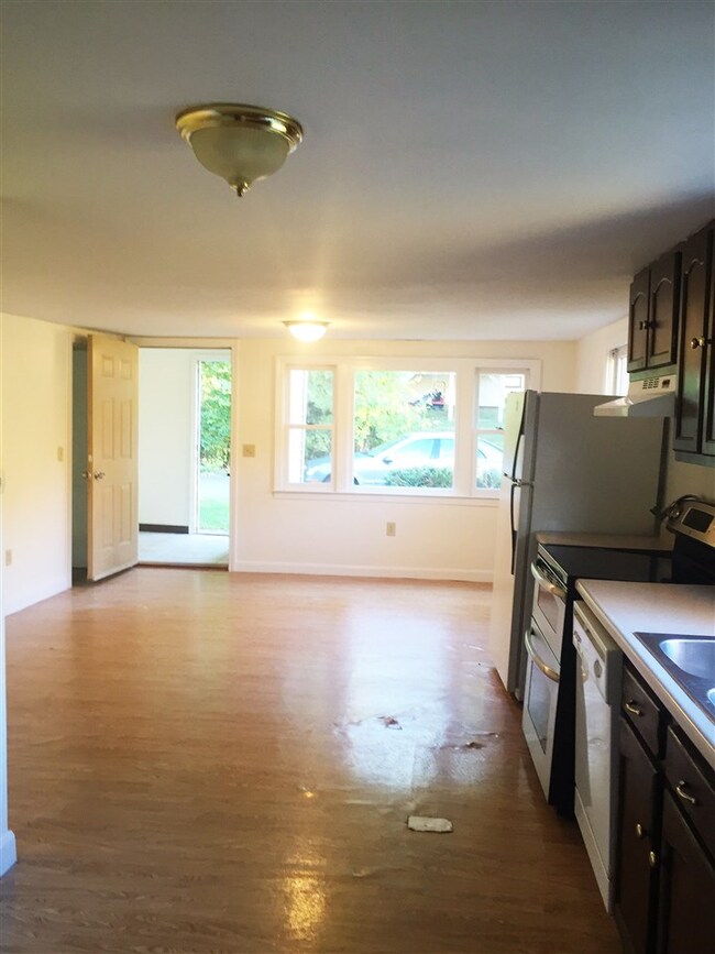 28 Cove Dr, Derry, NH 03038 - photo 5