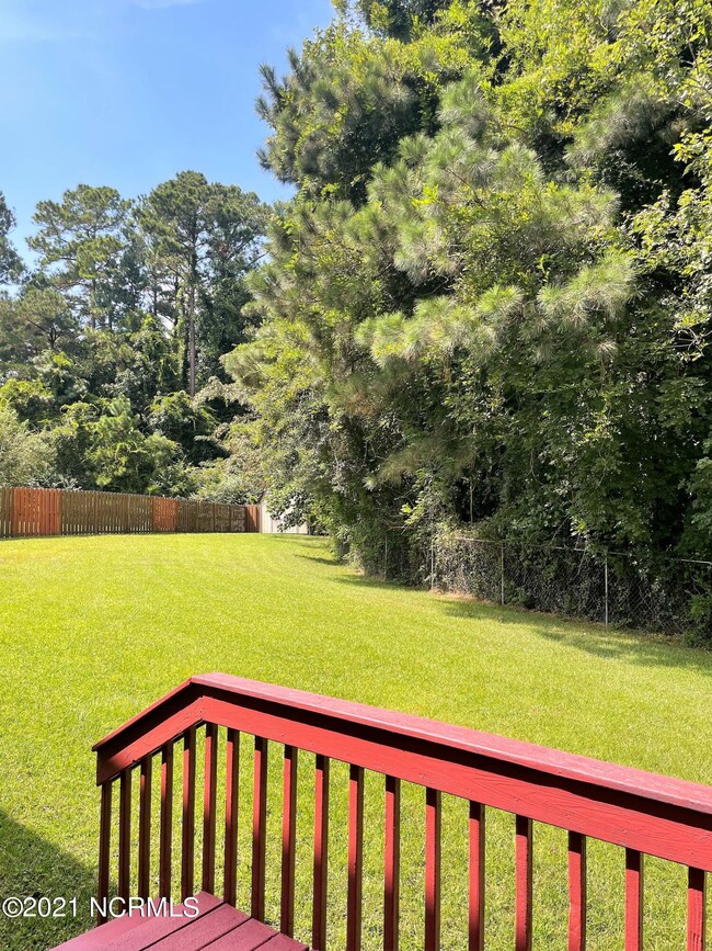 104 W Pebble Ct, Jacksonville, NC 28546 - photo 4