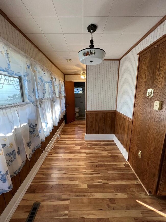 424 N Wood St, Loudonville, OH 44842 - photo 4