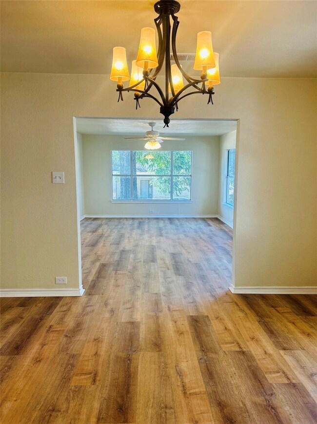 427 W Monterey St, Denison, TX 75020 - photo 3