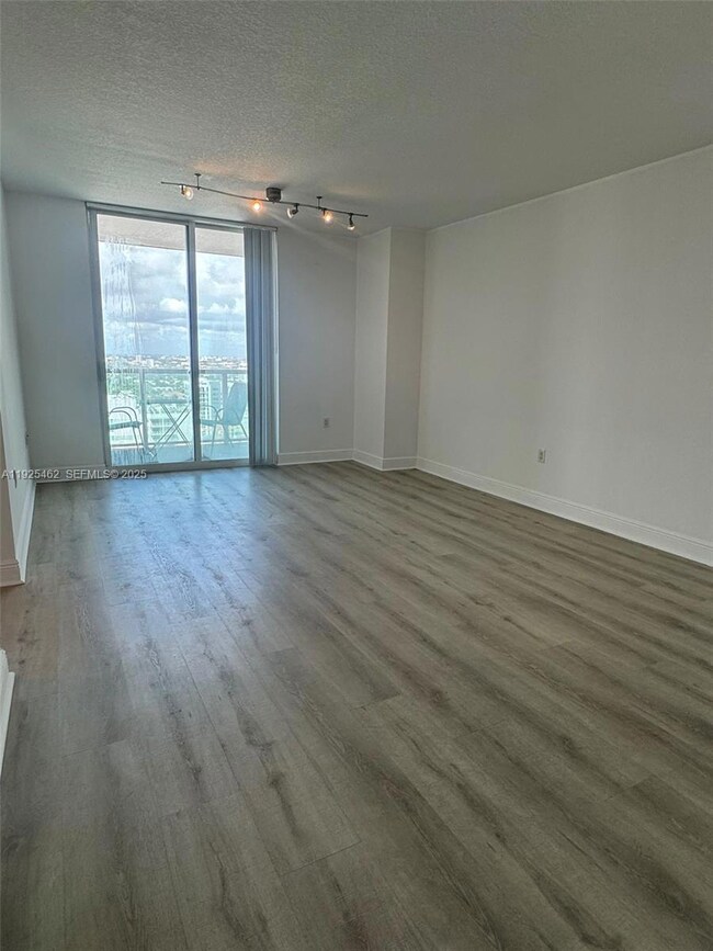 Vue At Brickell unit 2805, Miami, FL 33130 - photo 2
