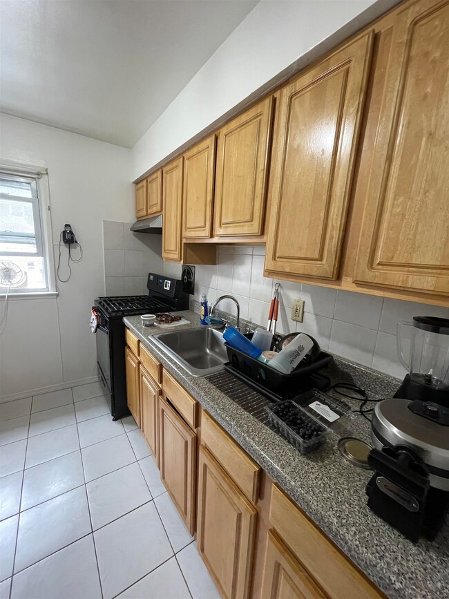 69 Sycamore Rd, Jersey City, NJ 07305 - photo 6