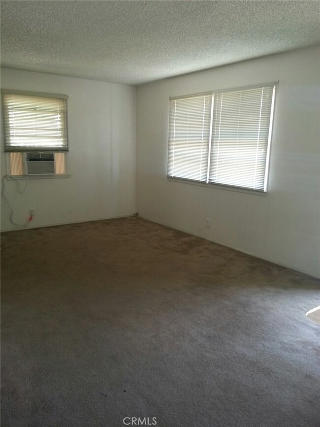 14570 Rosemary Dr, Fontana, CA 92335 - photo 4