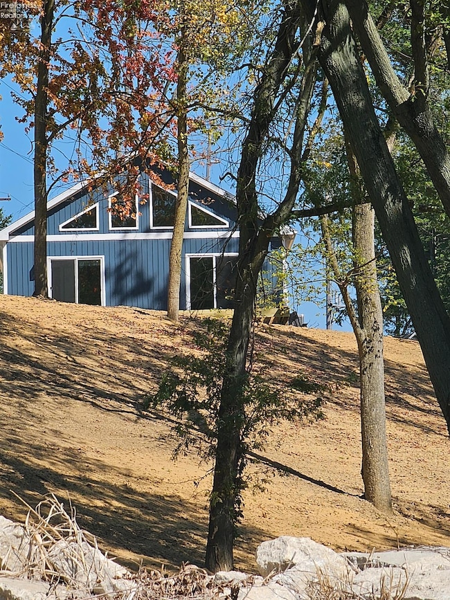 711 Bloom Rd, Fremont, OH 43420 - photo 2