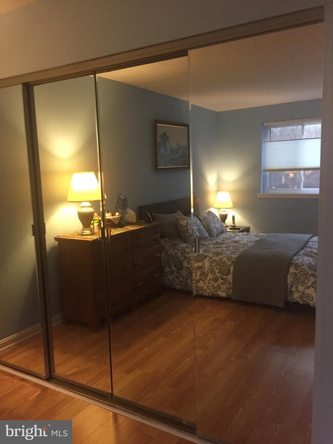 1648 Parkcrest Cir unit 100, Reston, VA 20190 - photo 4