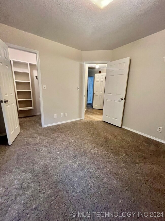 511 Stonehaven Dr, Claremore, OK 74017 - photo 7