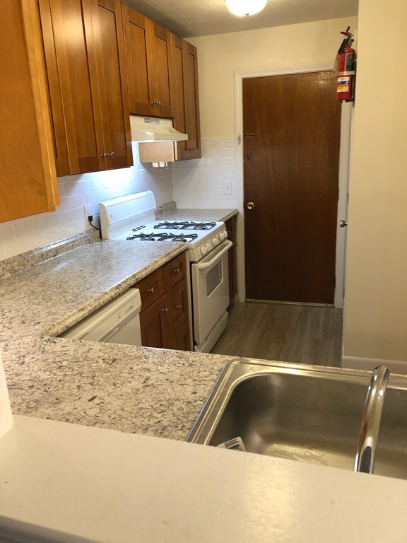 258 Main St unit 5, North Reading, MA 01864 - photo 3