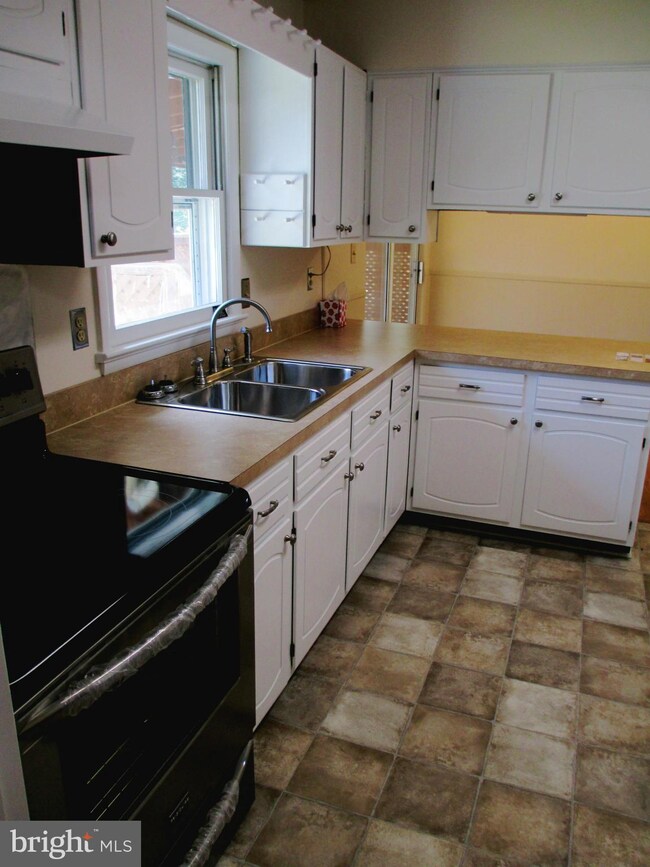 22052 Willis Dr, California, MD 20619 - photo 5