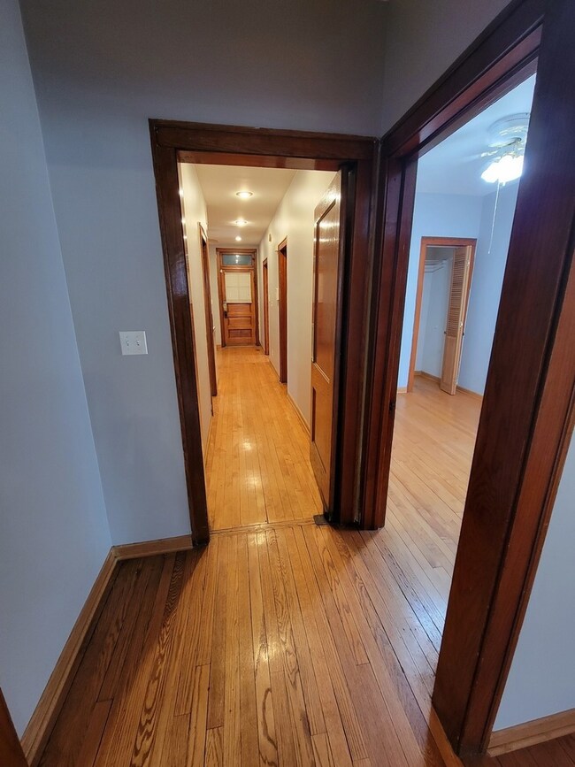 3017 N Gresham Ave unit 1, Chicago, IL 60618 - photo 5